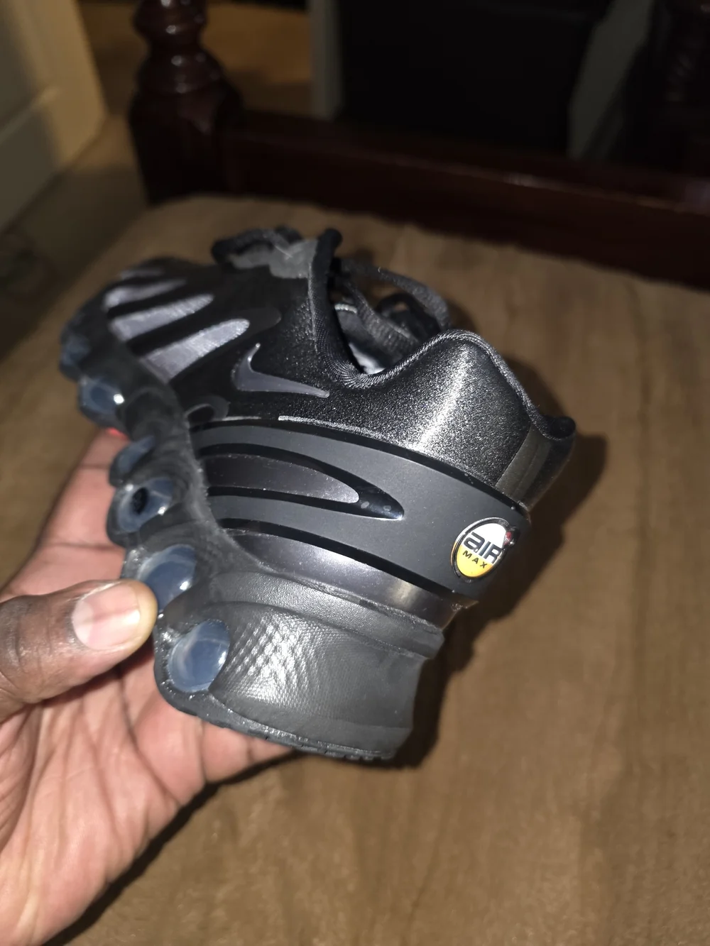 Nike Men’s Black Running Sneakers with Visible Air Pods